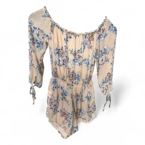 One Heart Clothing Women's Small Peach Floral Romper 3/4 Sleeve Lined - Picture 3 of 5